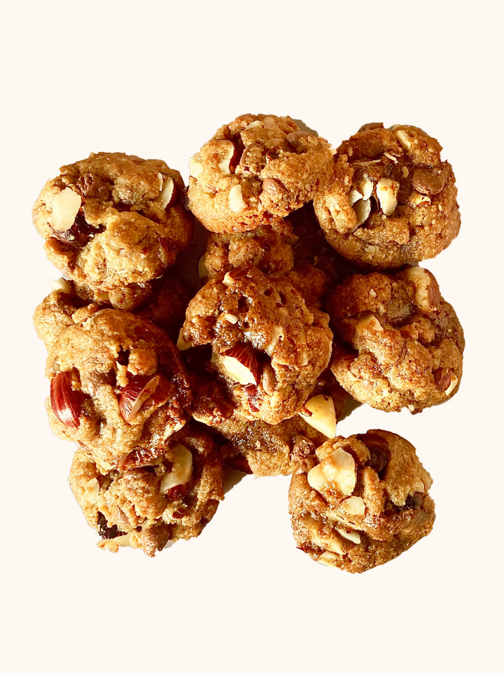 Cookies CBD noisettes, chocolat, avoine.